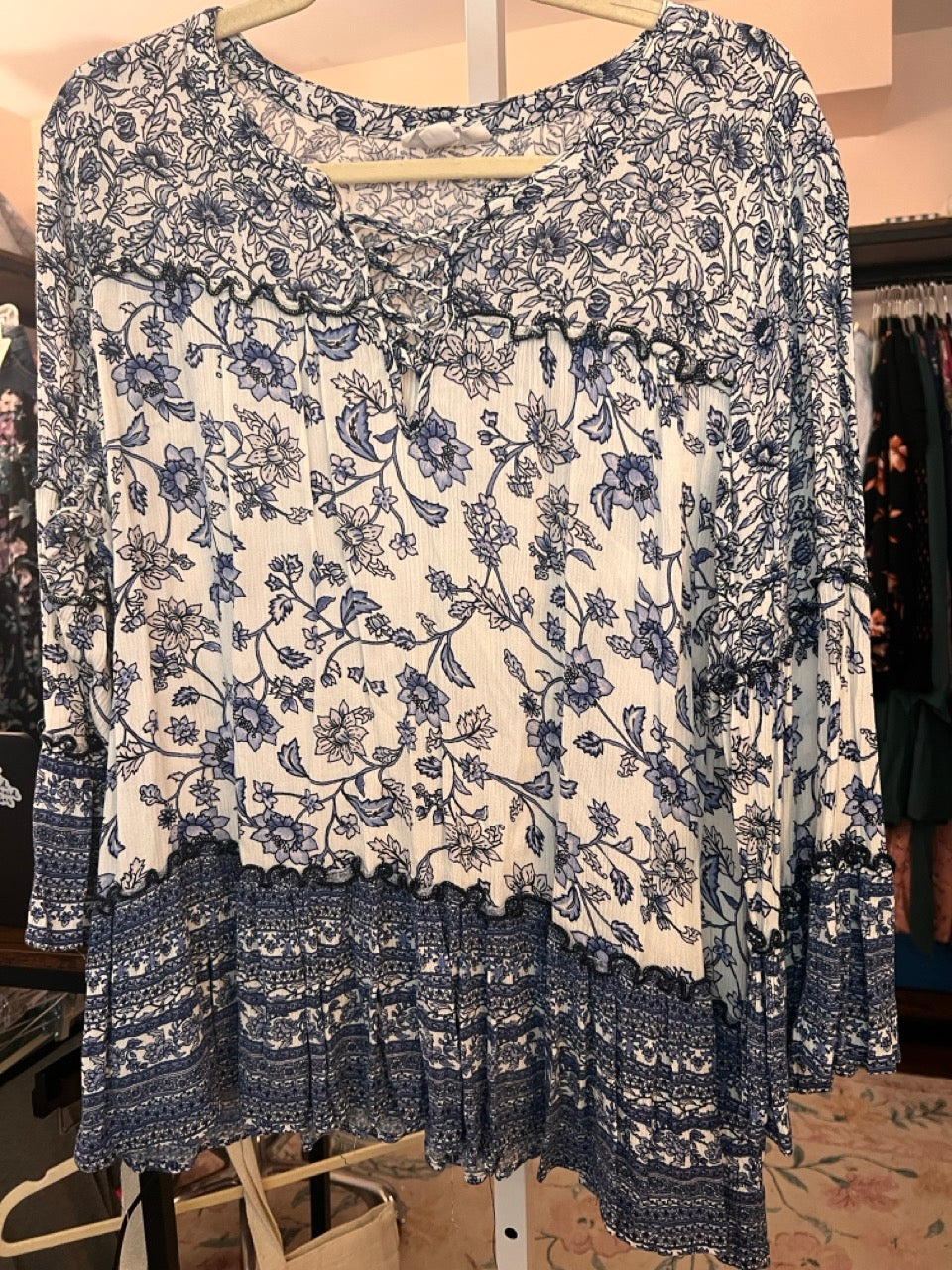 16. 1x Westport Blue & White Tiered Top
