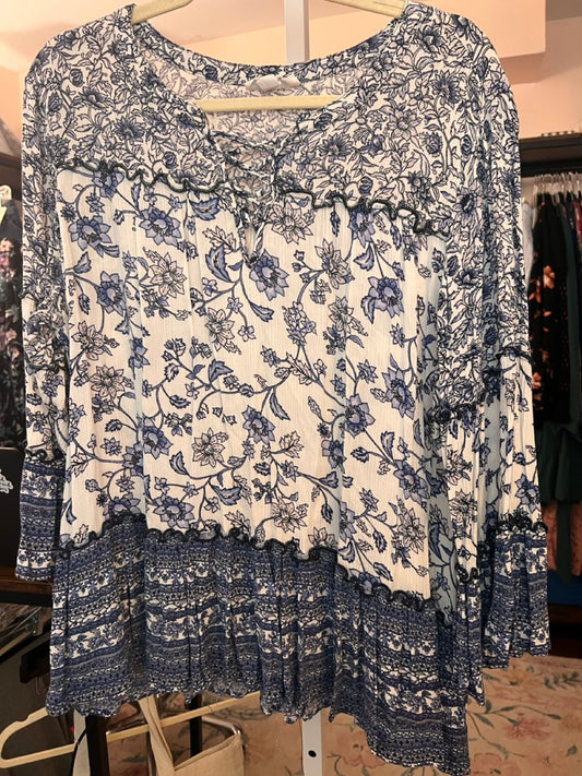 16. 1x Westport Blue & White Tiered Top
