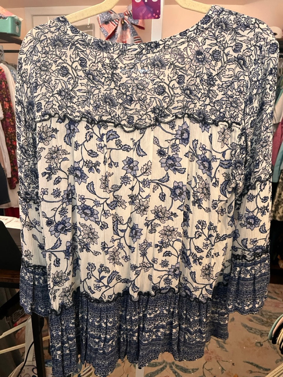 16. 1x Westport Blue & White Tiered Top