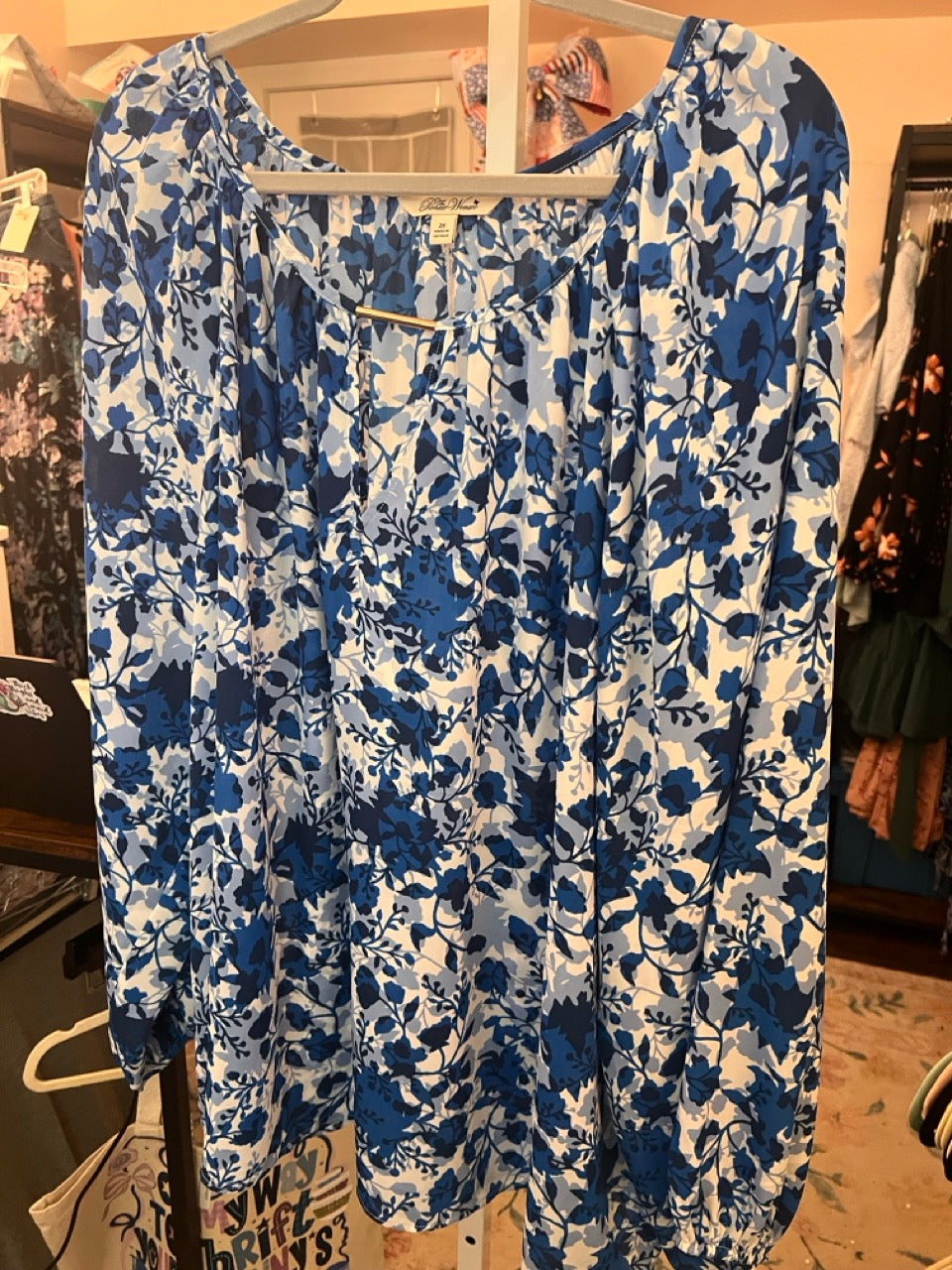 17. 2x (fits like 3x) Pioneer Woman Blue Floral Chiffon Top