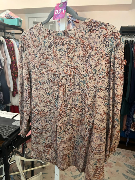 21. XL Gloria Vanderbelt Paisley Button up top