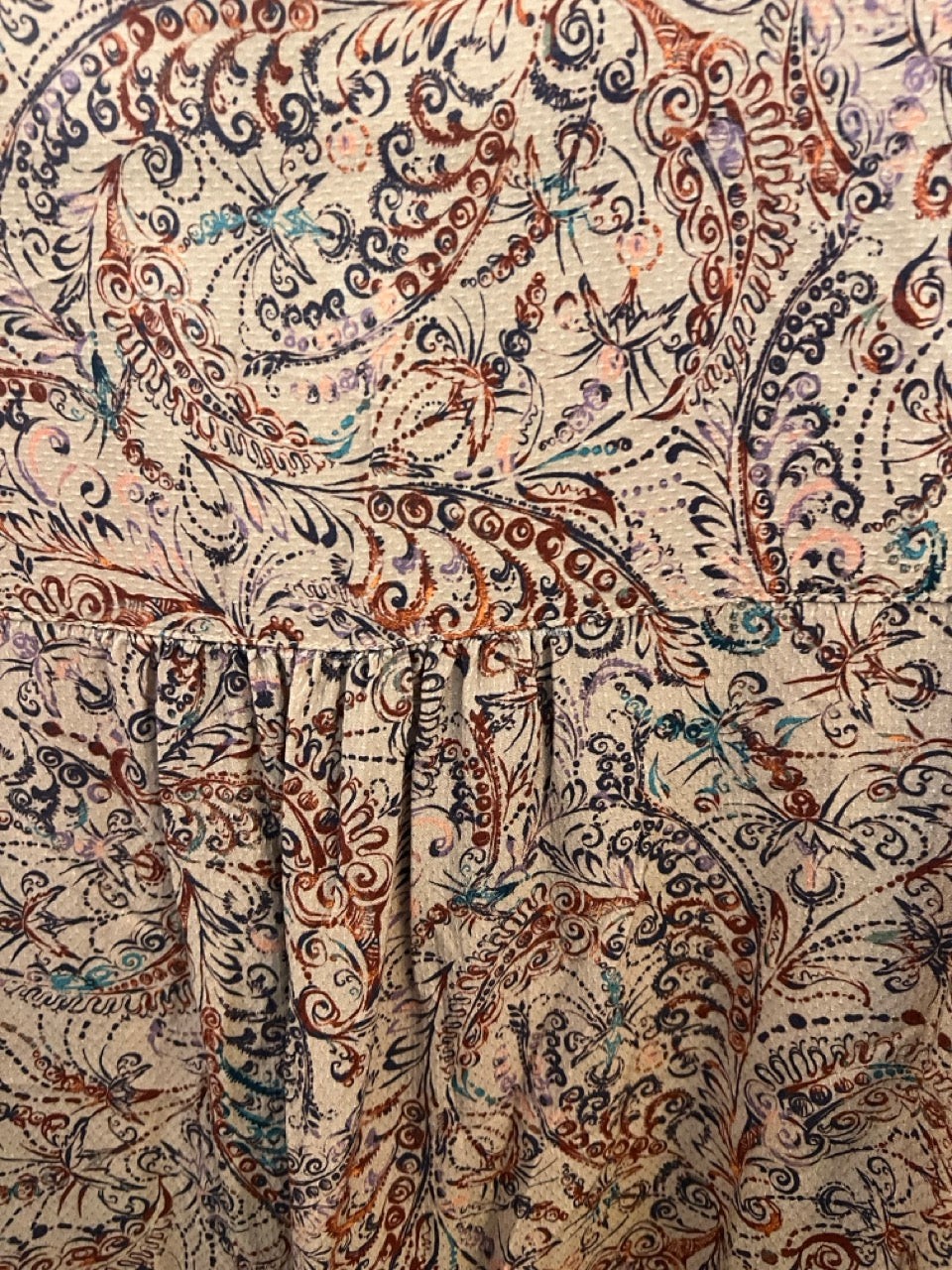 21. XL Gloria Vanderbelt Paisley Button up top