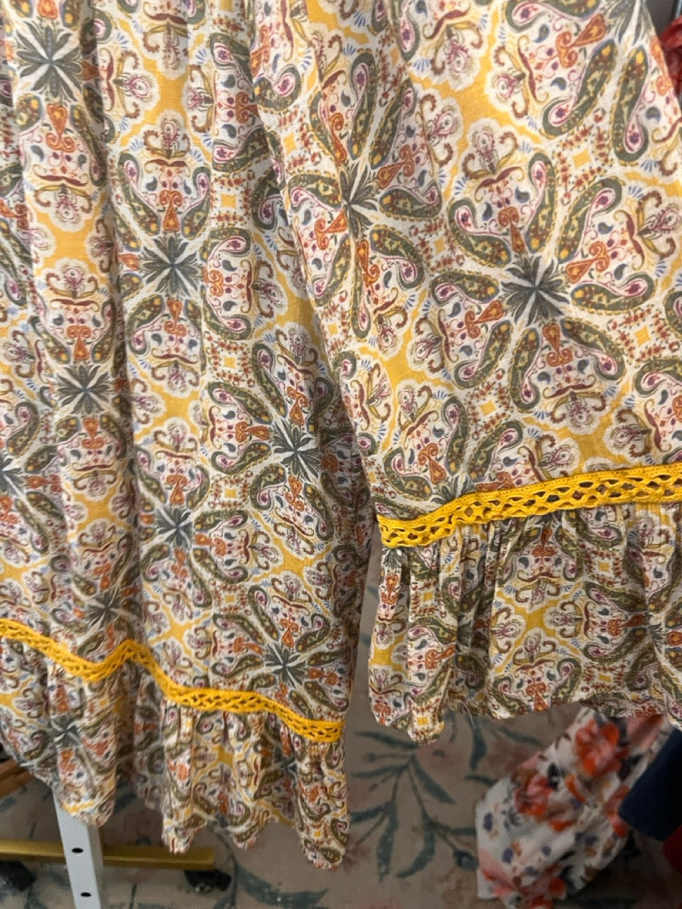 49. 1x Zac & Rachel Multi Color Yellow Lace Trim Top